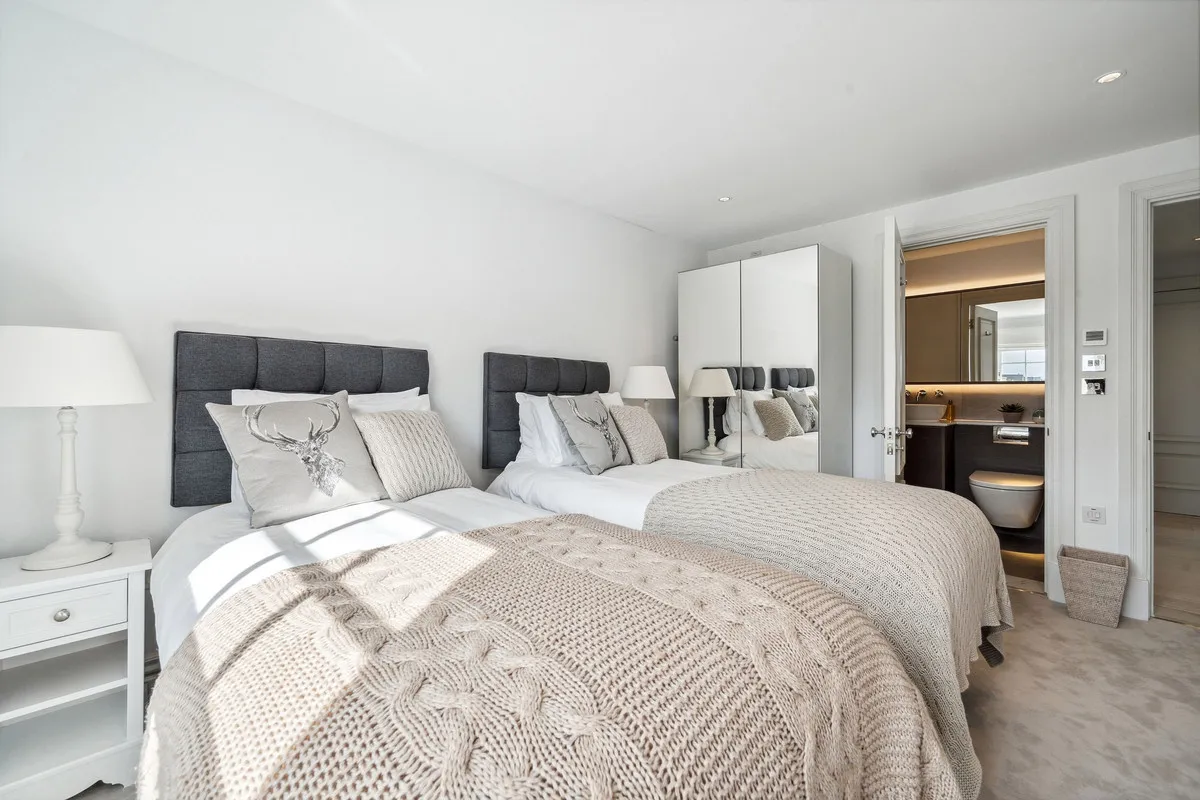 Latchmere Close, Richmond, TW10, photo 13