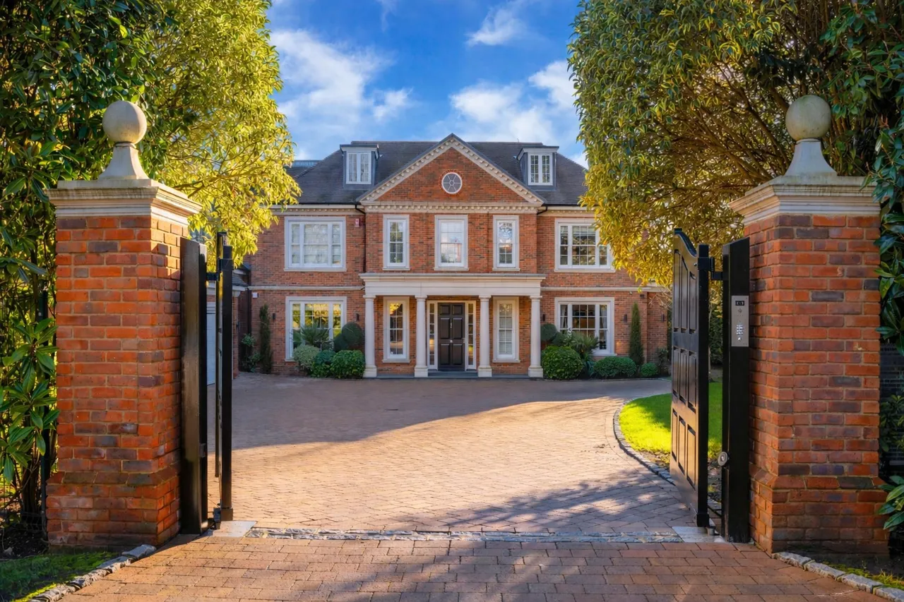 6 bed house for sale, Nuns Walk, Wentworth Estate, GU25