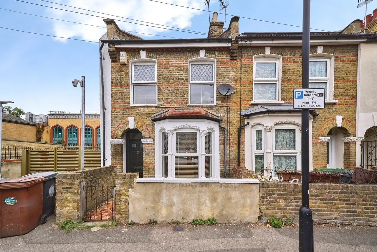 2 bed house for sale — Downsell Road, London, E15