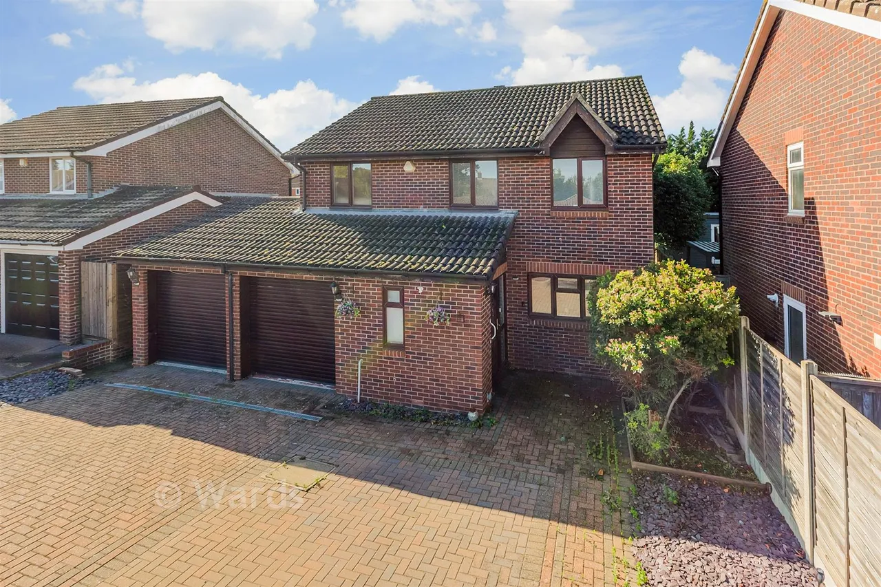 4 bed house for sale, Howells Close, West Kingsdown, TN15