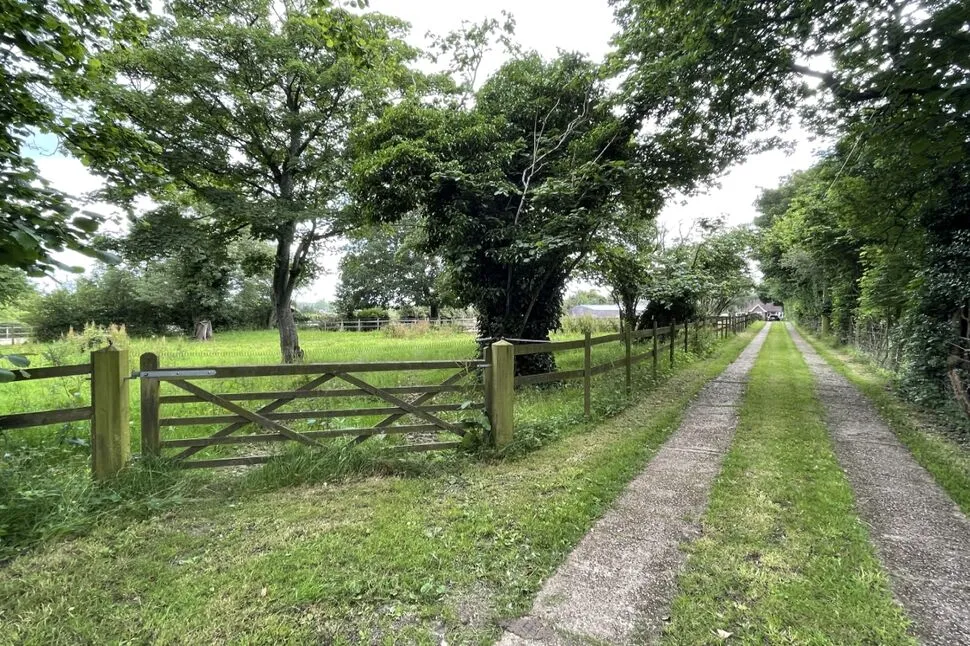 Longage Hill, Rhodes Minnis, CT4, photo 14