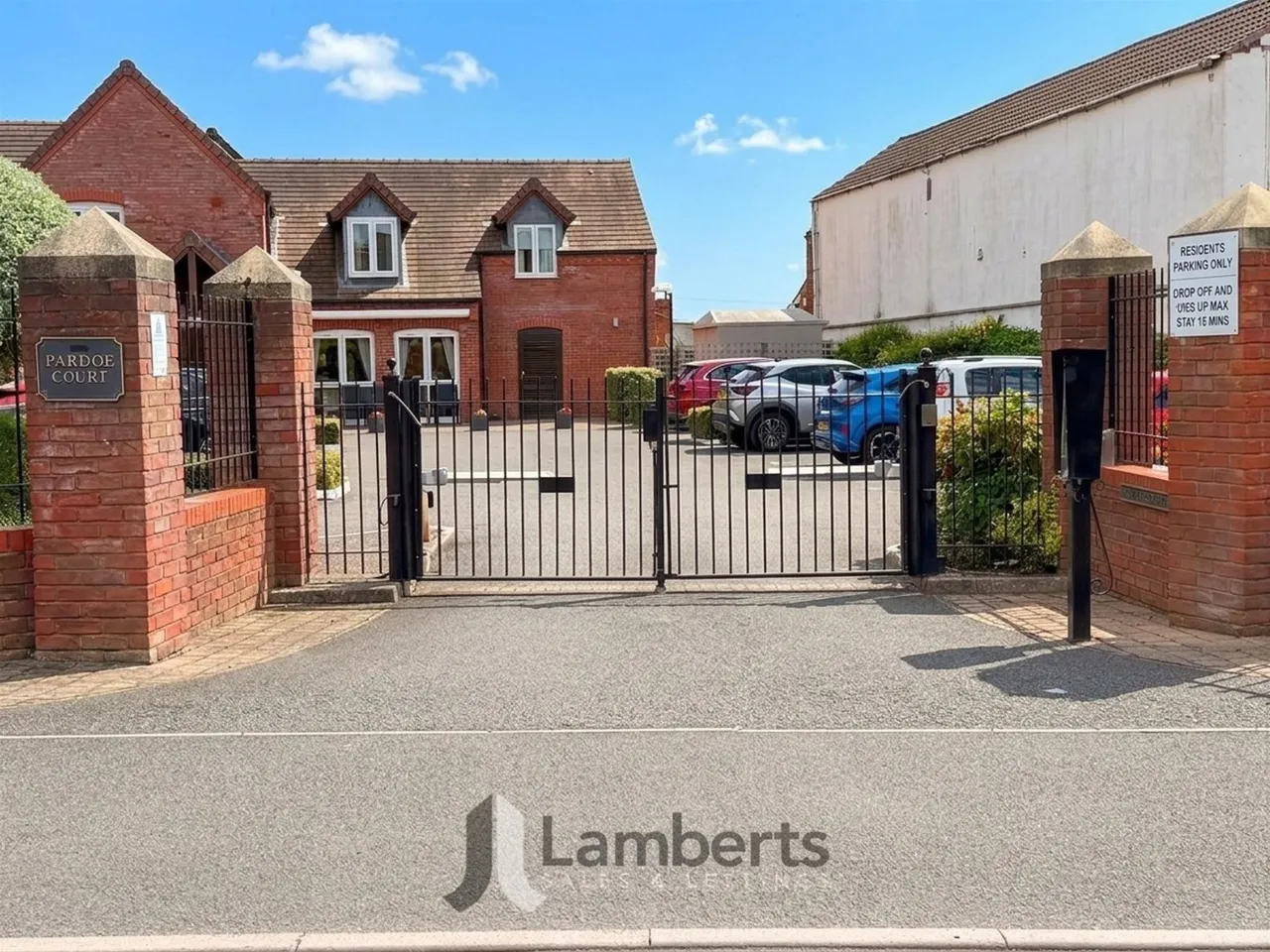 23 Pardoe Court New Road, Studley, photo 17