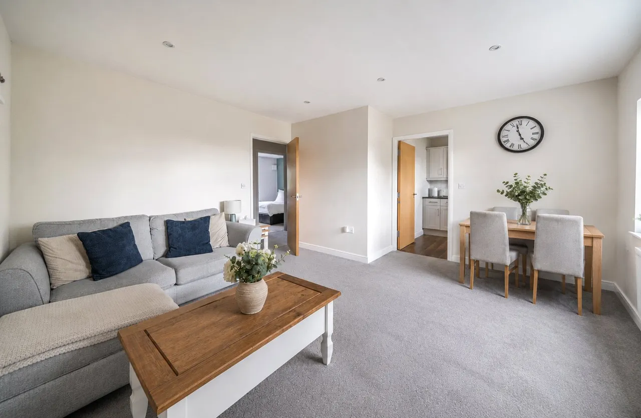 Sherriff Close, Esher, KT10, photo 2