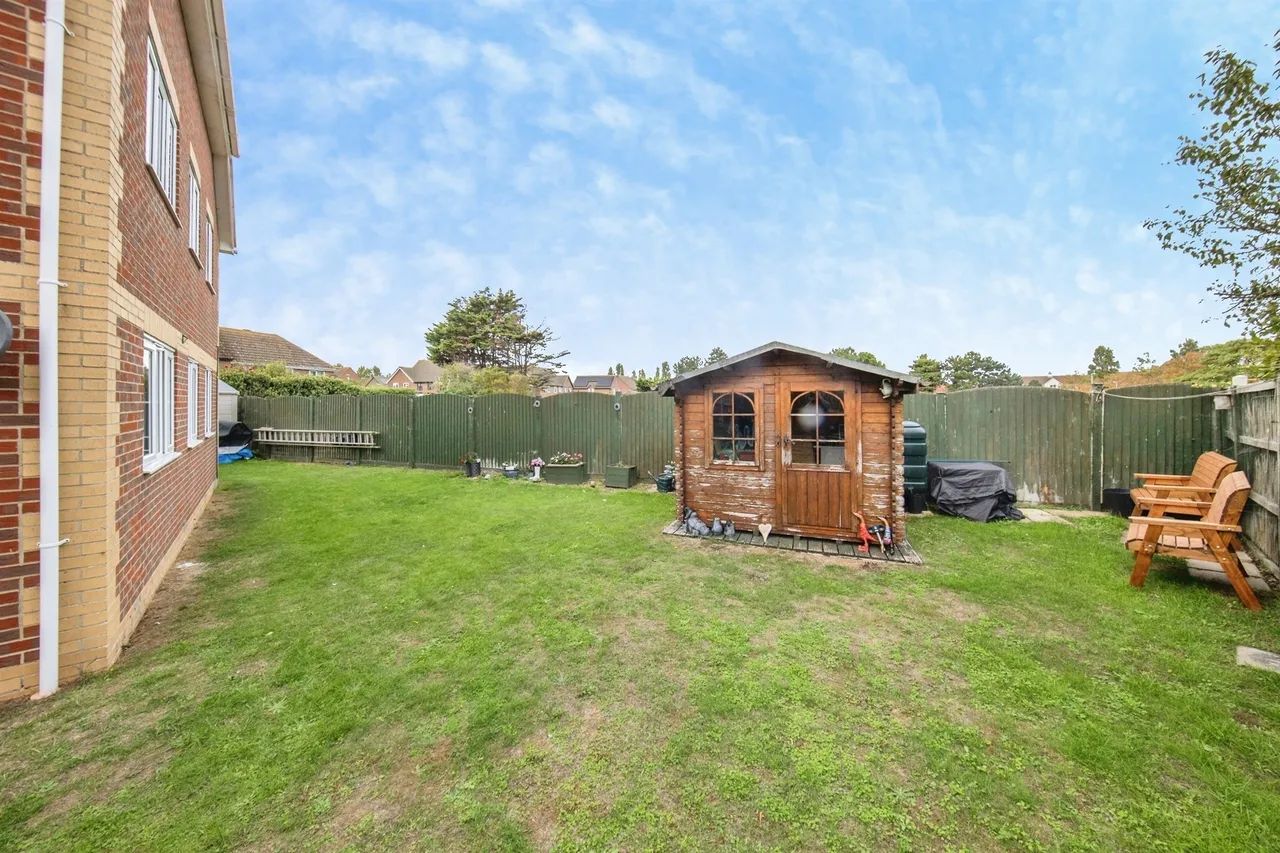 Hastings Avenue, Clacton-On-Sea, CO15, photo 13