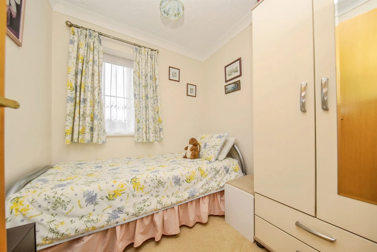 Hastings Avenue, Clacton-On-Sea, CO15, photo 10