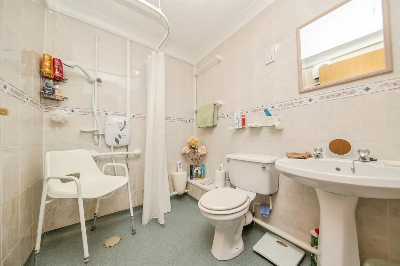 Hastings Avenue, Clacton-On-Sea, CO15, photo 11