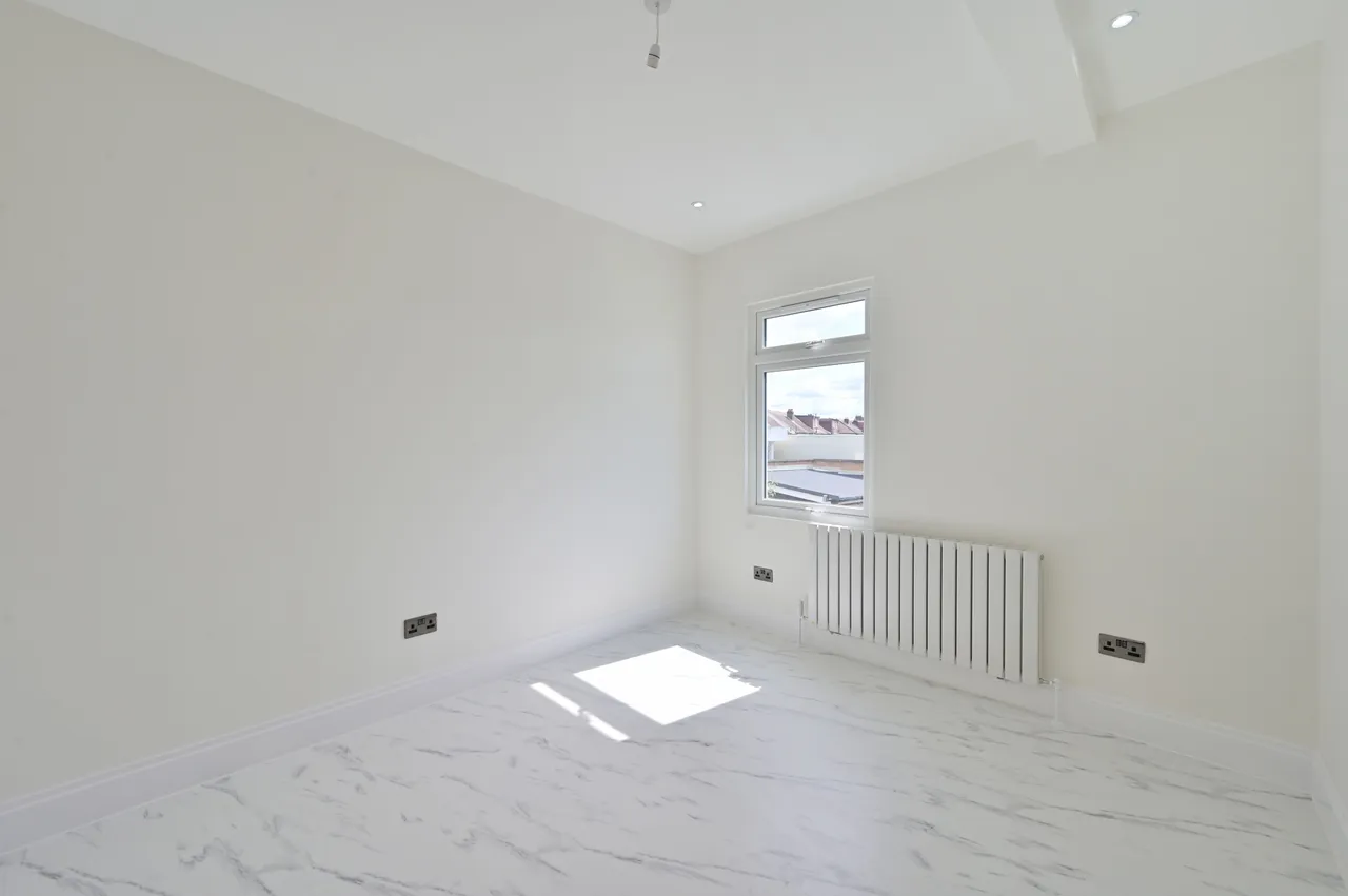 London, SW20, photo 8