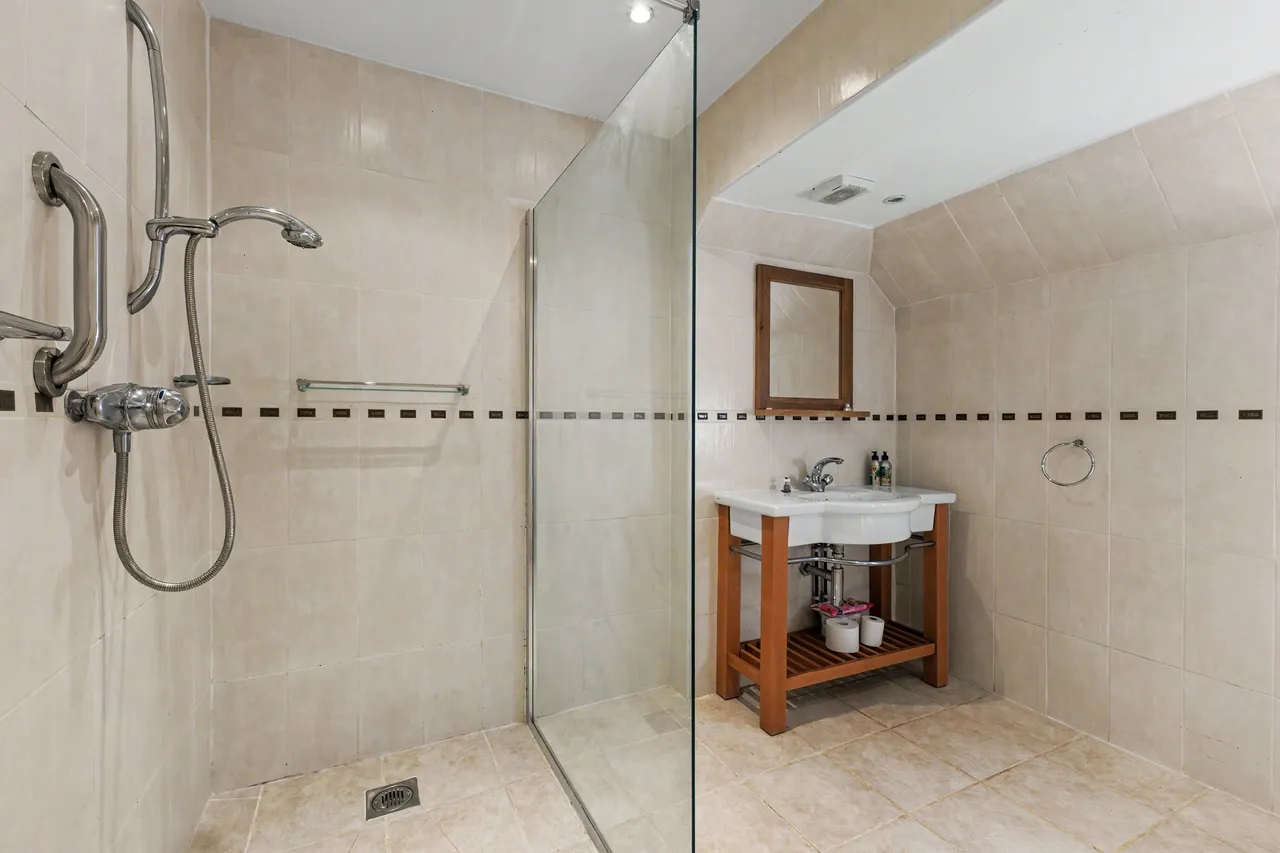 Nogains, Pershore, WR10, photo 16