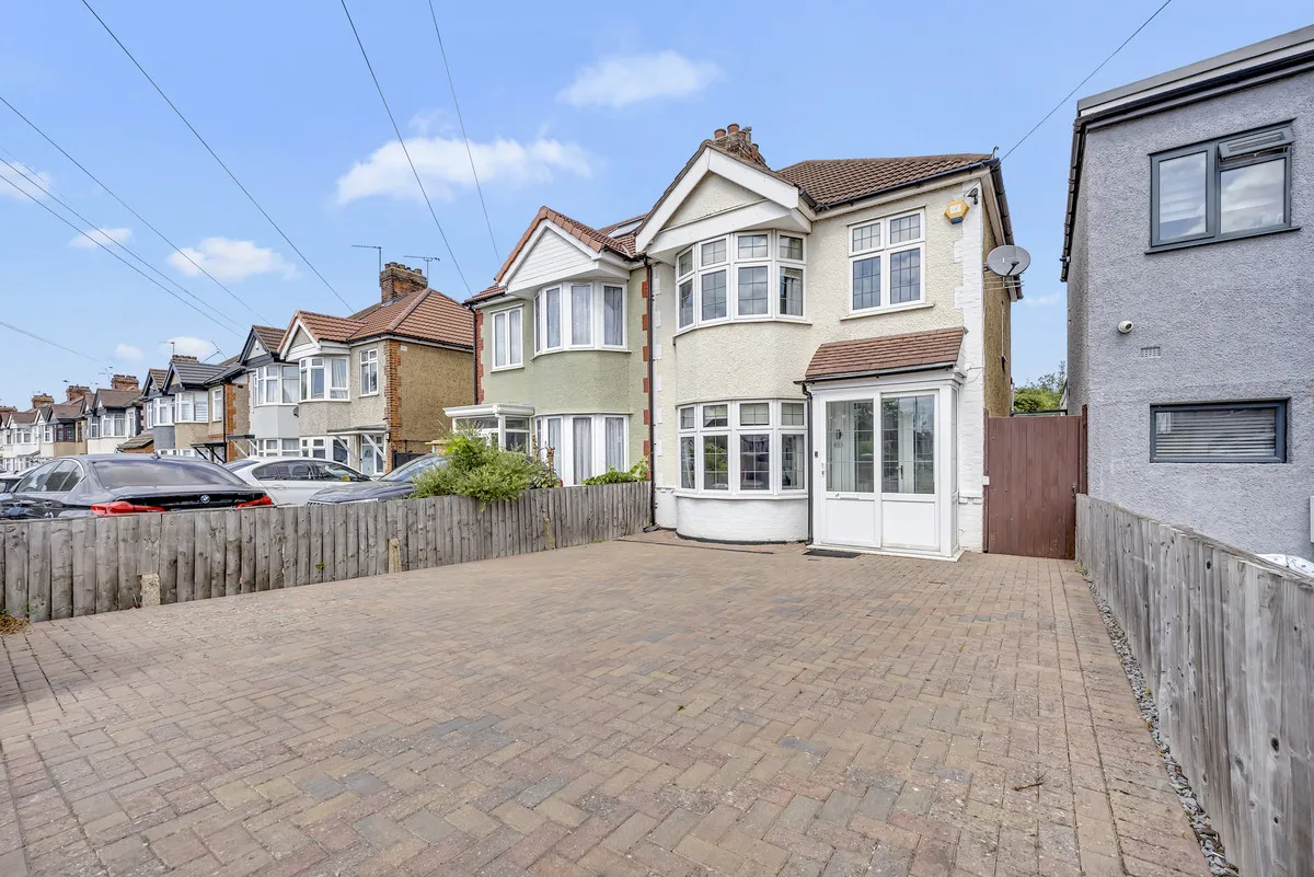 4 bed house for sale, Chase Cross Road, Romford, RM5