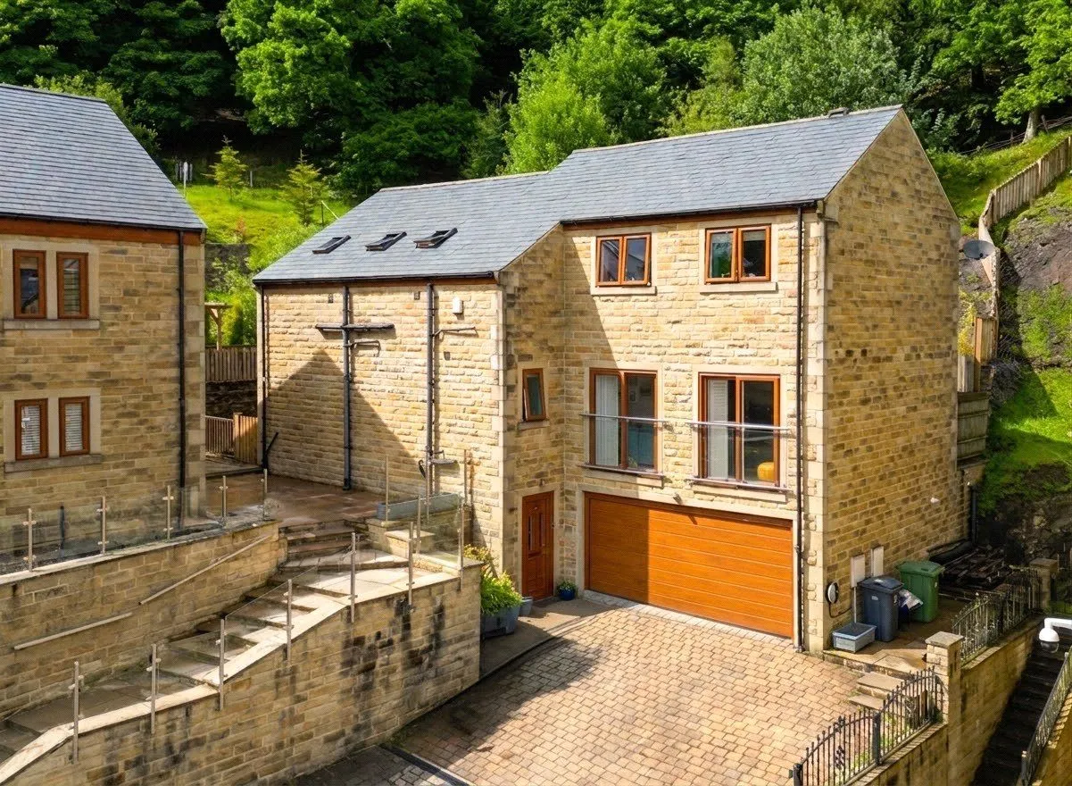 4 bed house for sale, Parkside Road, Todmorden, OL14