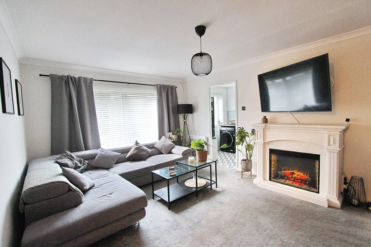 Baguley Crescent, Middleton, M24, photo 3