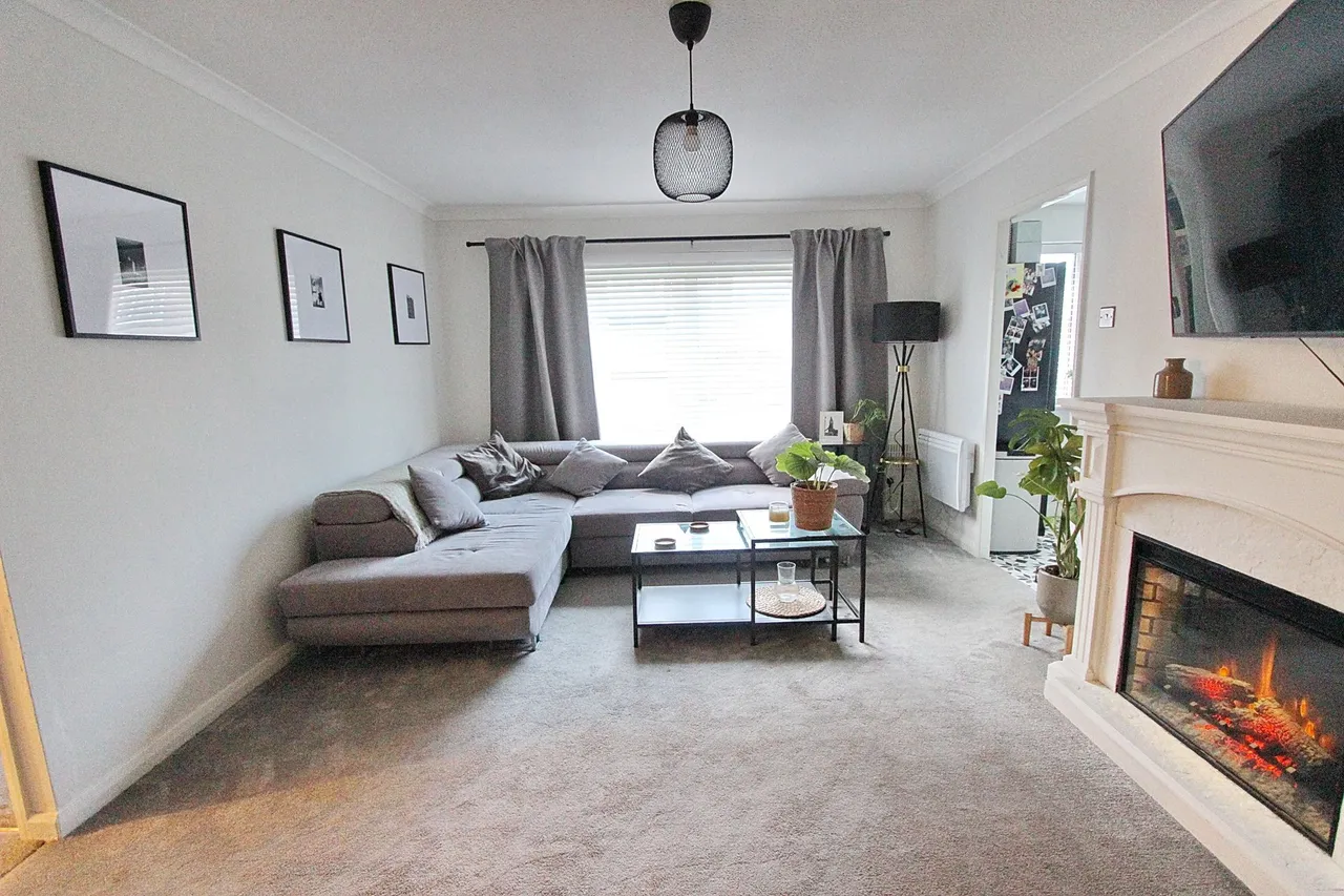 Baguley Crescent, Middleton, M24, photo 4
