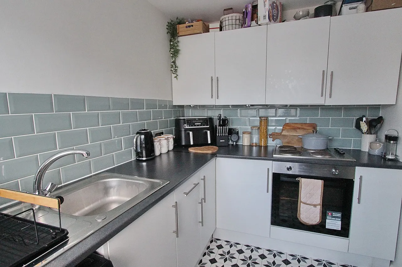 Baguley Crescent, Middleton, M24, photo 7