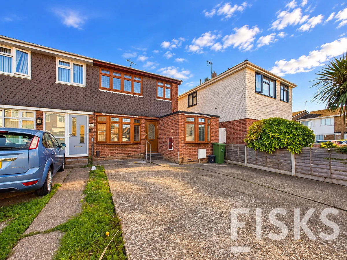 4 bed property to rent, Harvest Road, Canvey Island, SS8