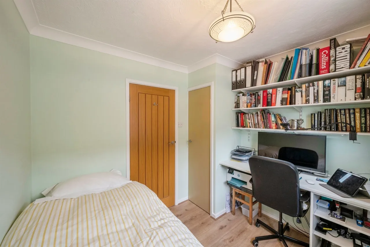 Bretton Close, Dunscroft, DN7, photo 12