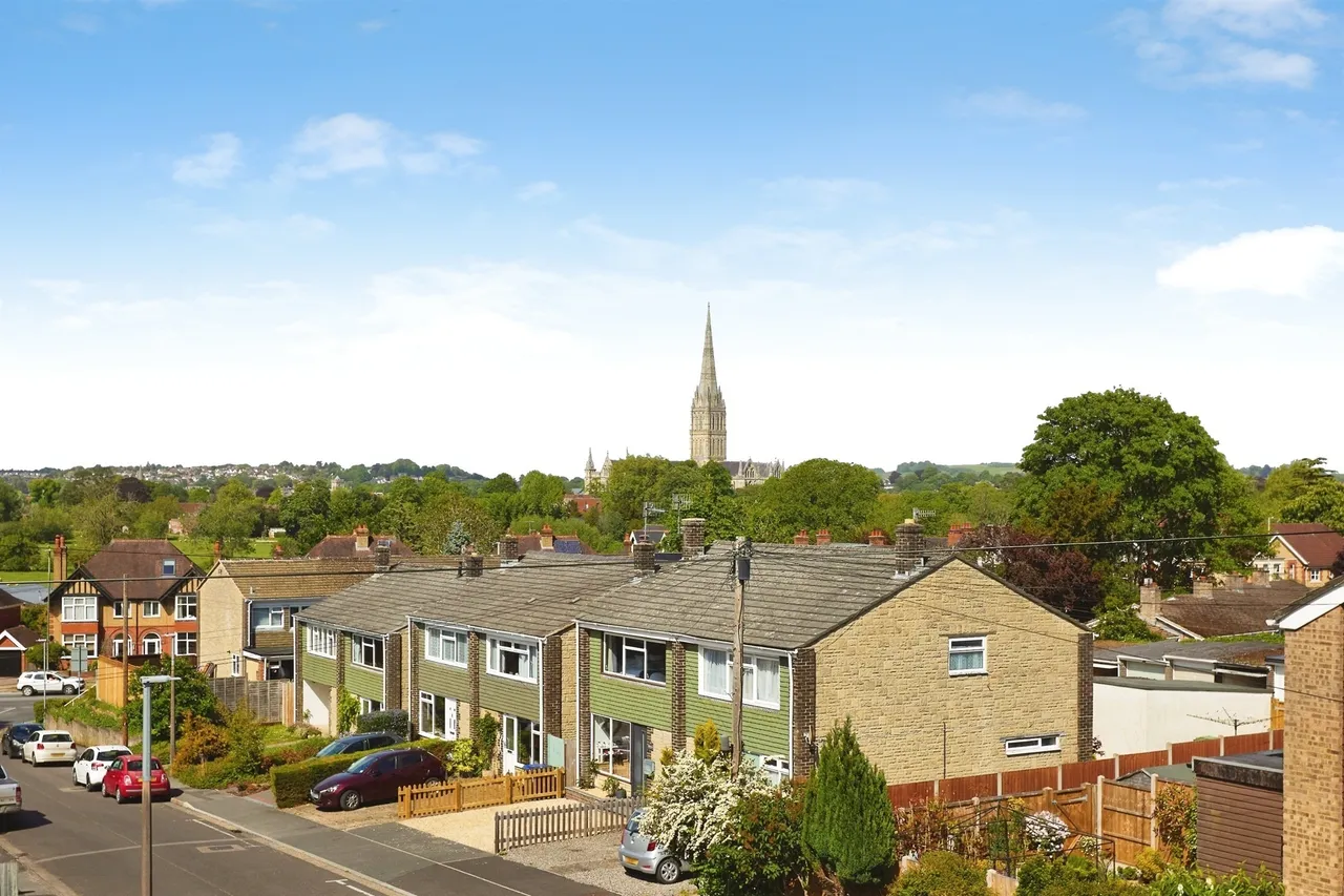 Hollows Close, Harnham, Salisbury, photo 2