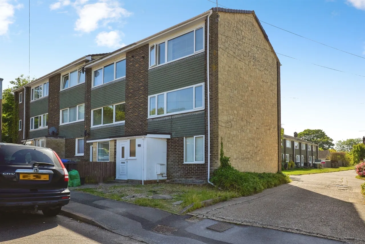 3 bed flat for sale — Hollows Close, Harnham, Salisbury