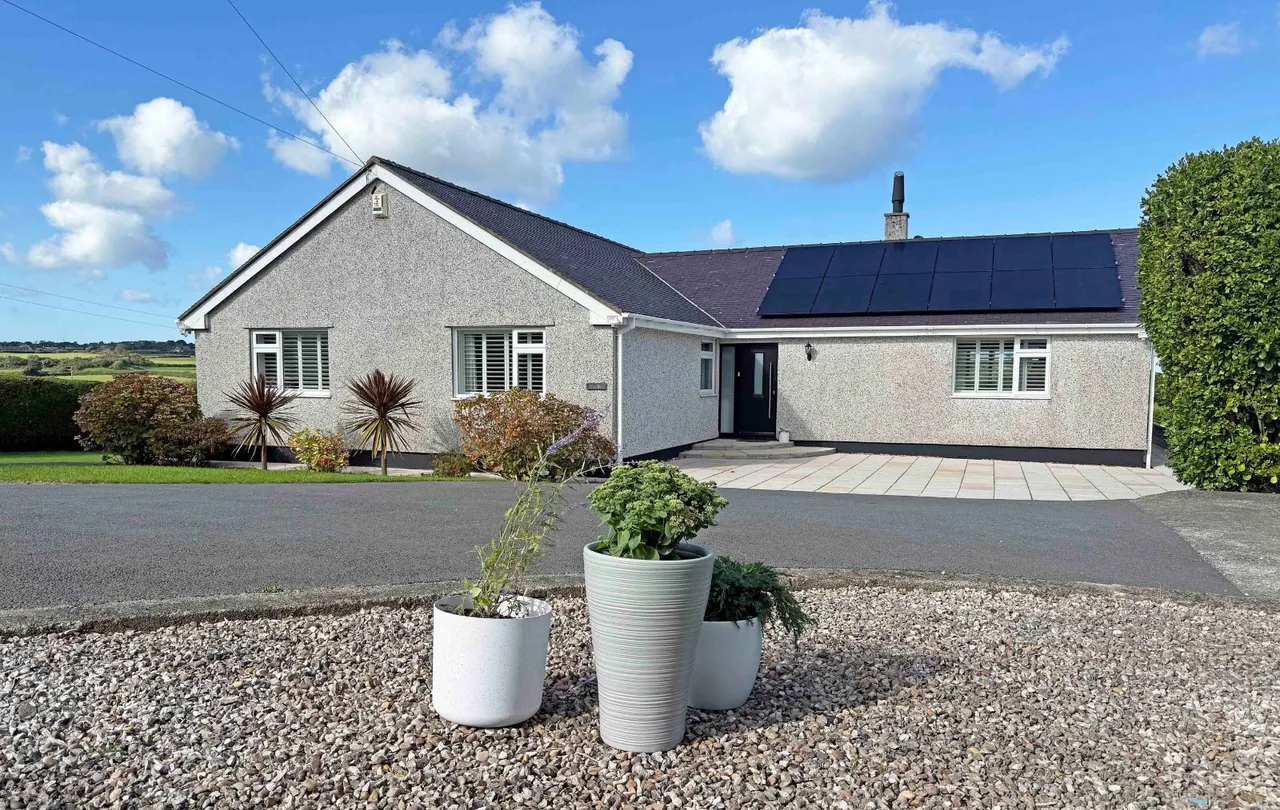 Pentraeth, LL75, photo 36