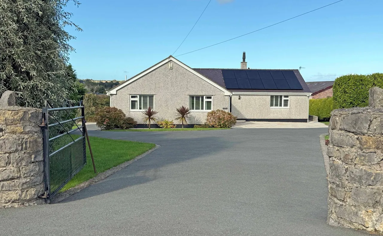 Pentraeth, LL75, photo 17