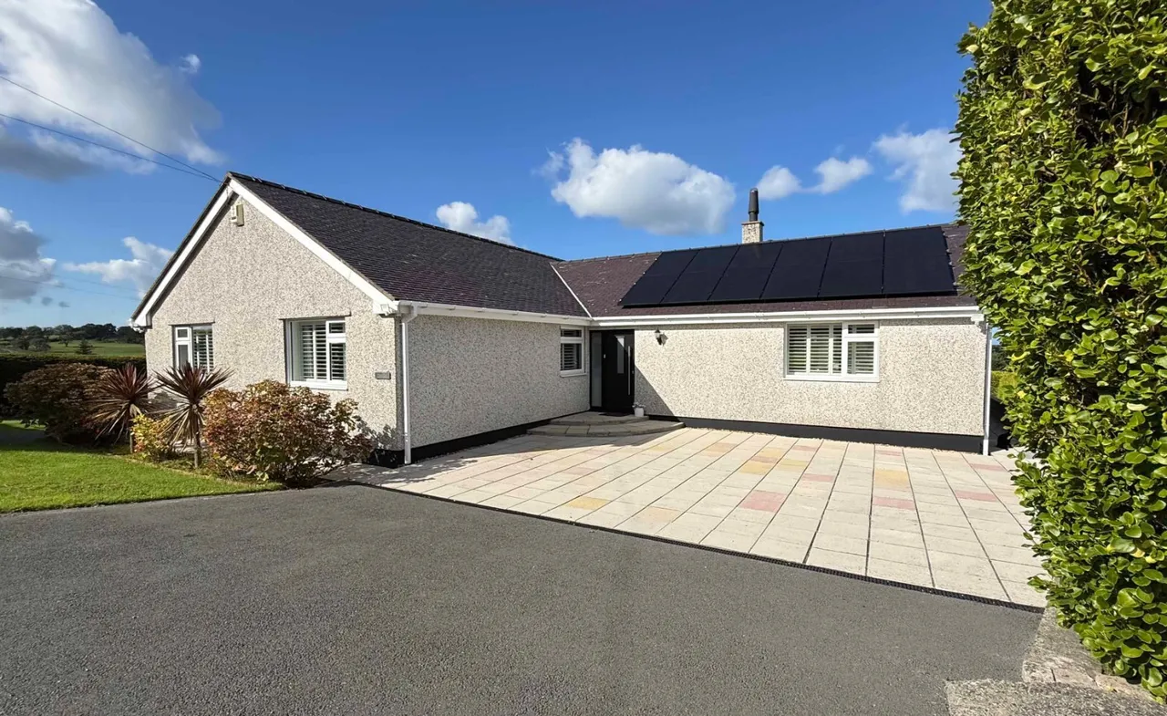 Pentraeth, LL75, photo 19