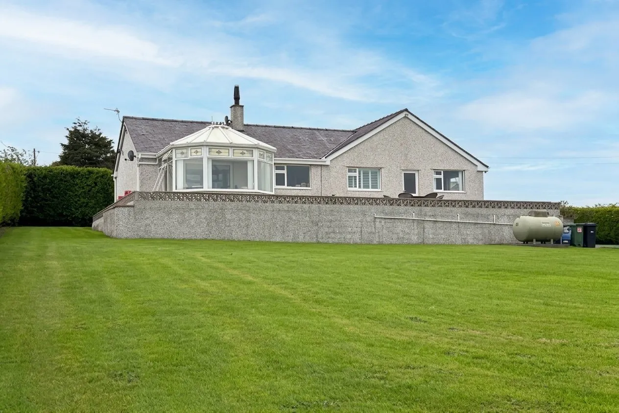 Pentraeth, LL75, photo 6