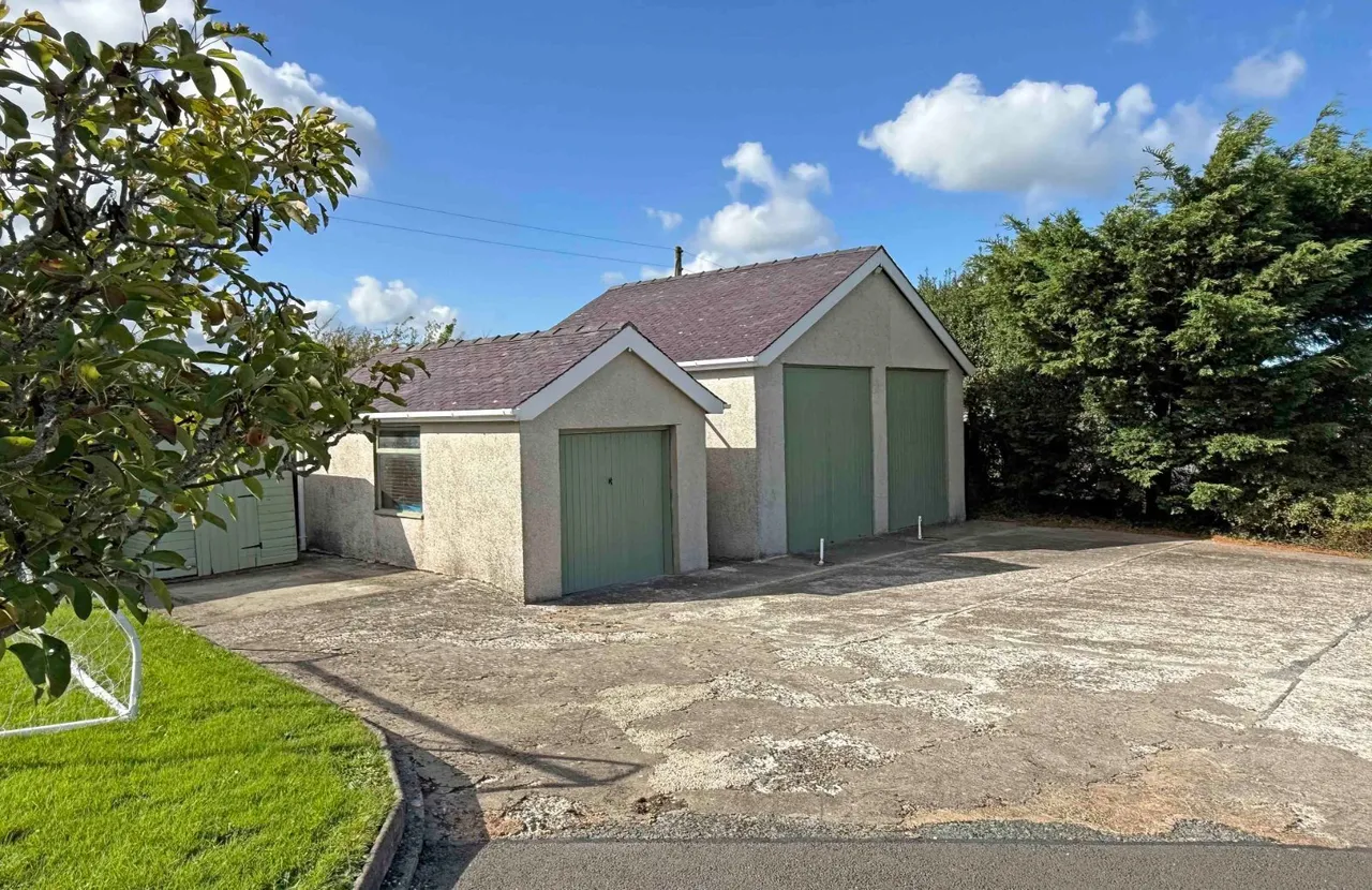 Pentraeth, LL75, photo 11