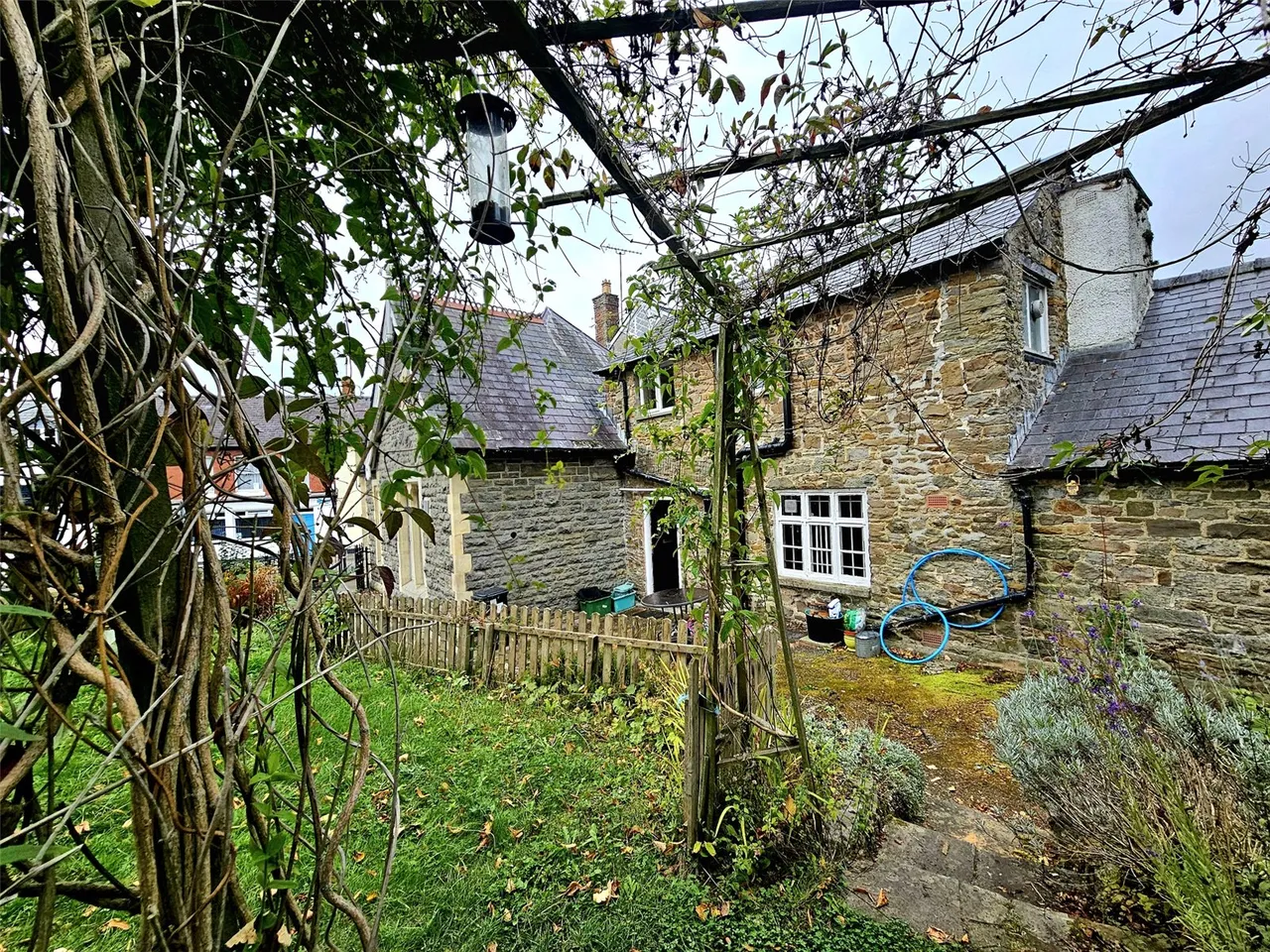 2 bed flat to rent, Hereford Street, Presteigne, LD8