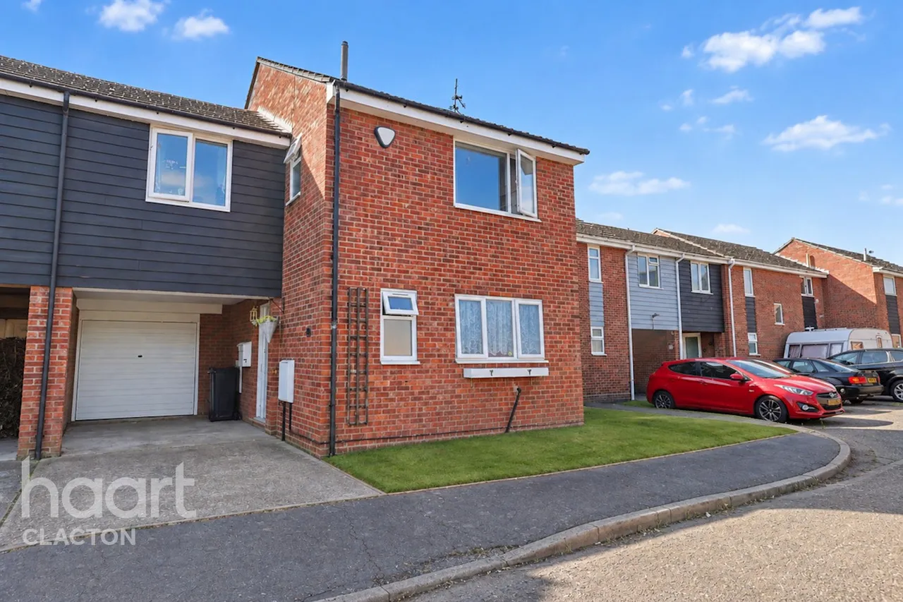 3 bed house for sale, Tulip Way, Clacton-On-Sea, CO16