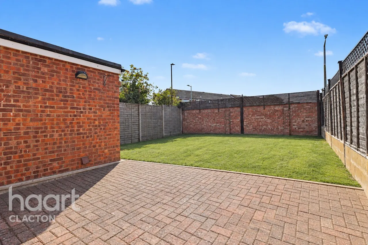 Tulip Way, Clacton-On-Sea, CO16, photo 14