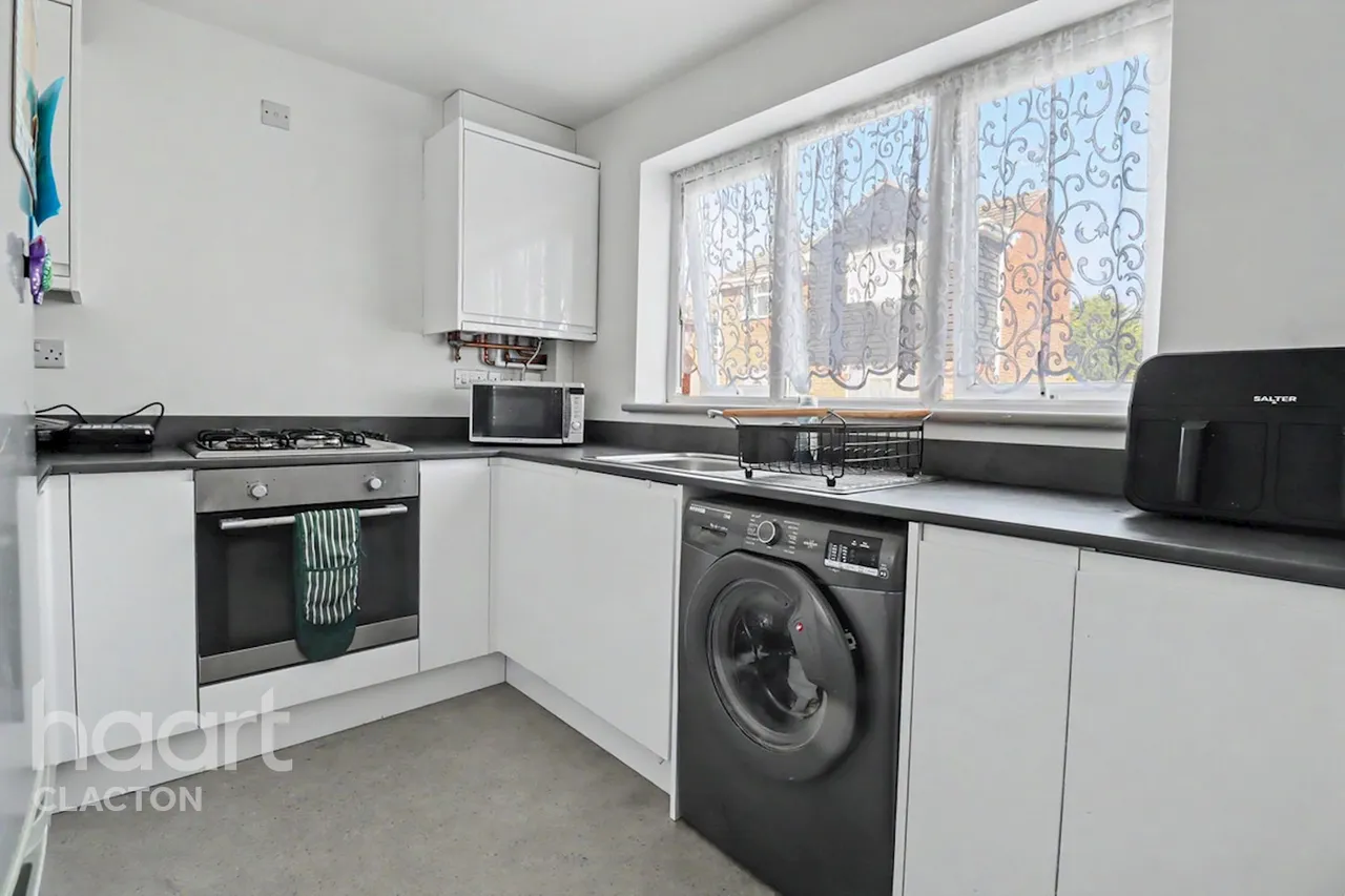 Tulip Way, Clacton-On-Sea, CO16, photo 6