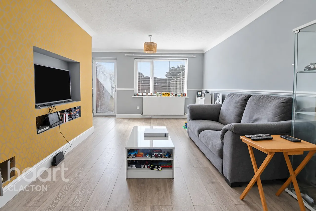 Tulip Way, Clacton-On-Sea, CO16, photo 2