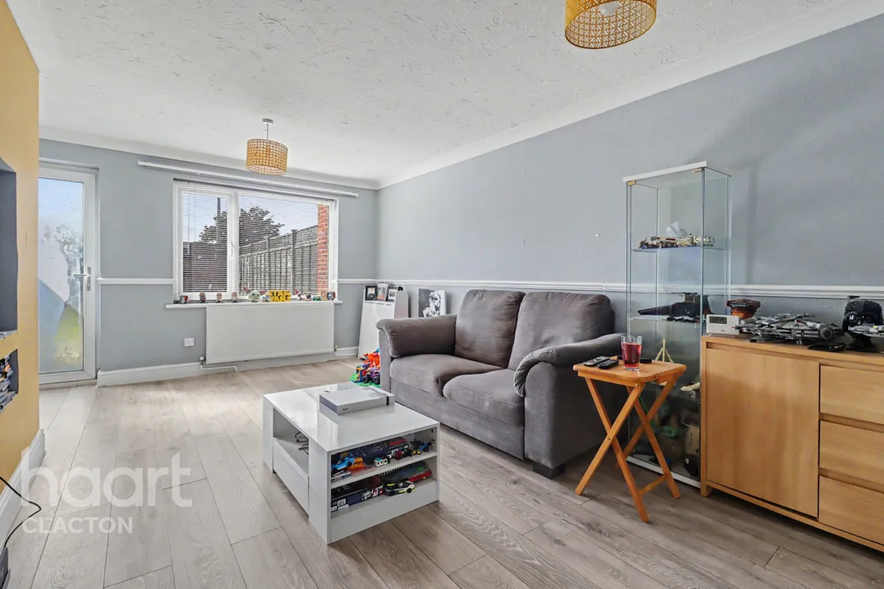 Tulip Way, Clacton-On-Sea, CO16, photo 5