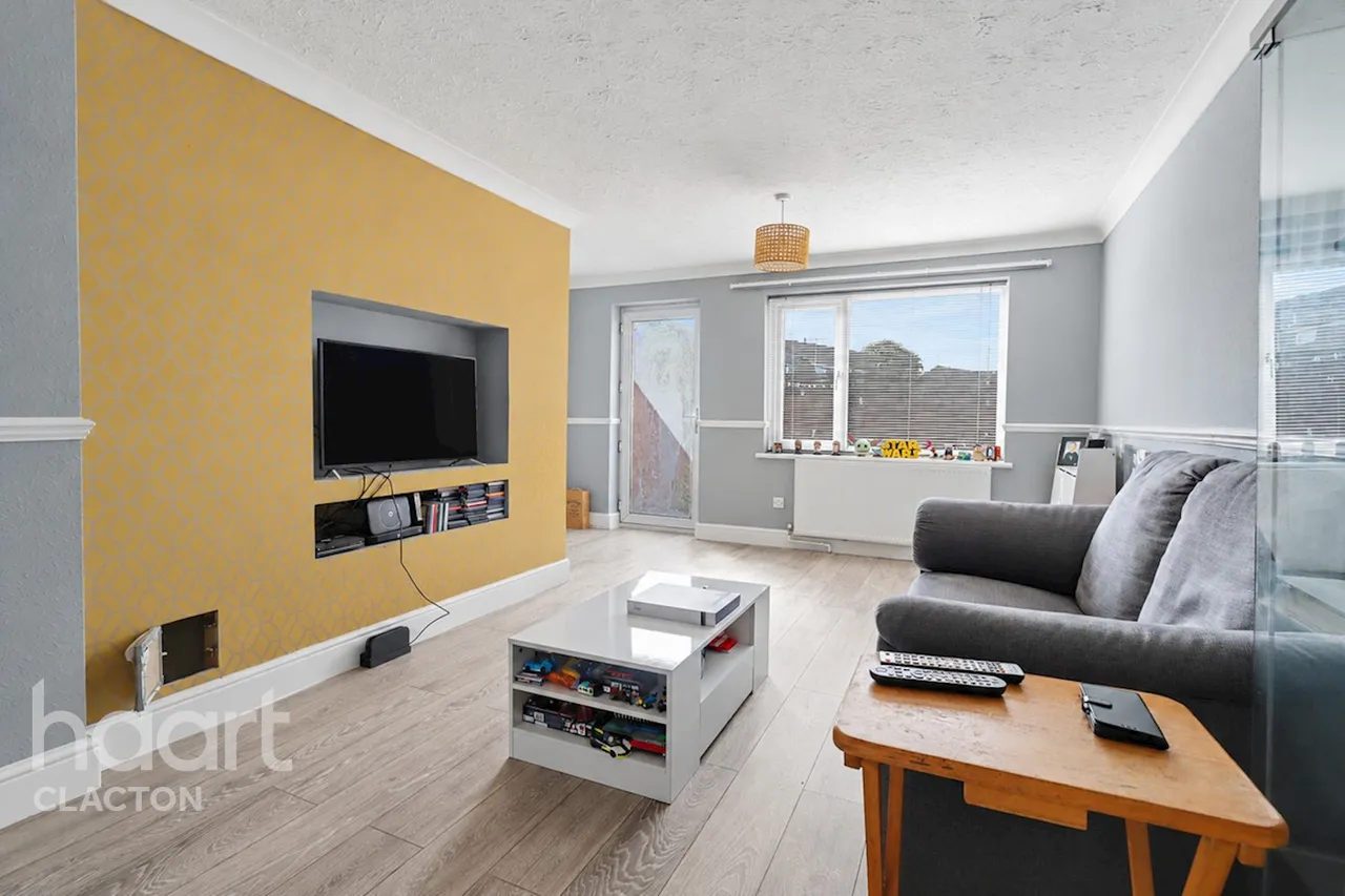 Tulip Way, Clacton-On-Sea, CO16, photo 4