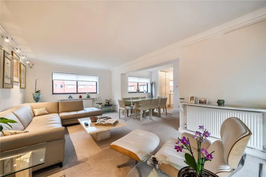 2 bed flat for sale, Spencer Close, London, N3