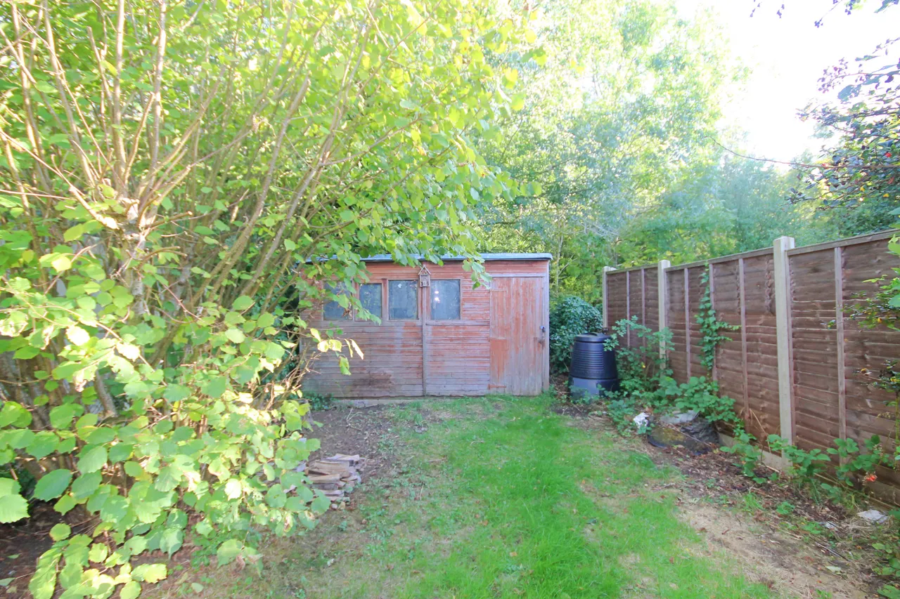 Robin Hood Way, Greenford, UB6, photo 12
