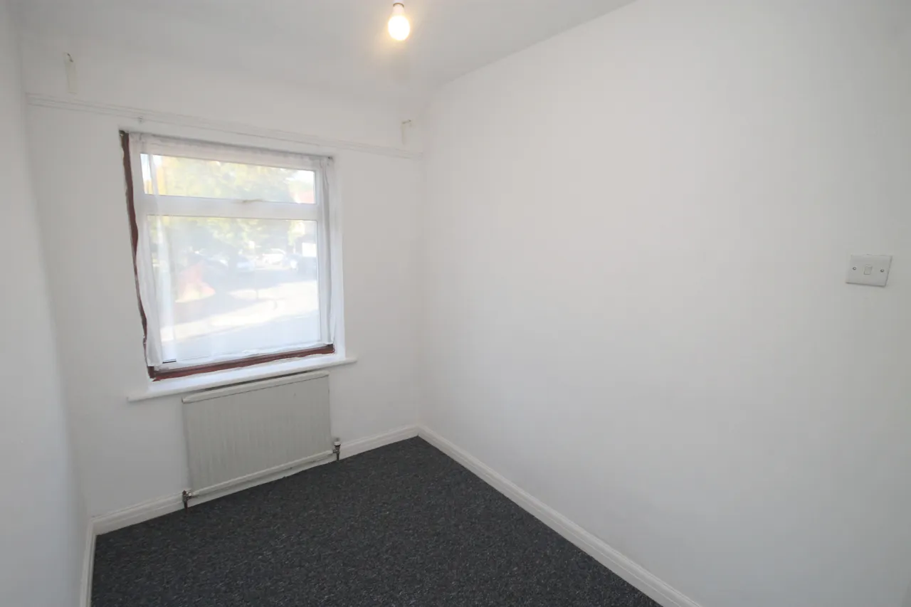 Robin Hood Way, Greenford, UB6, photo 11