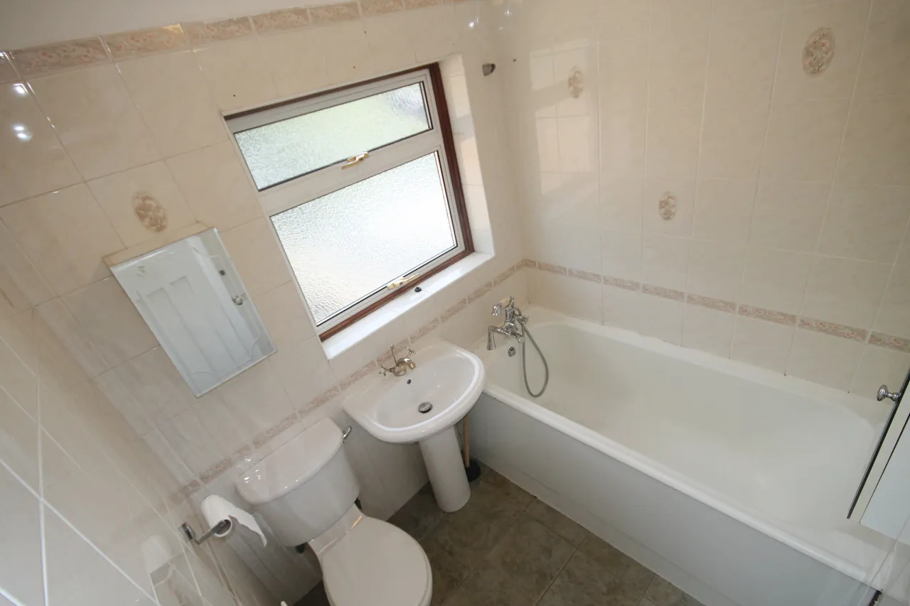 Robin Hood Way, Greenford, UB6, photo 13