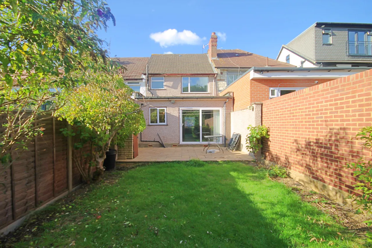 Robin Hood Way, Greenford, UB6, photo 7