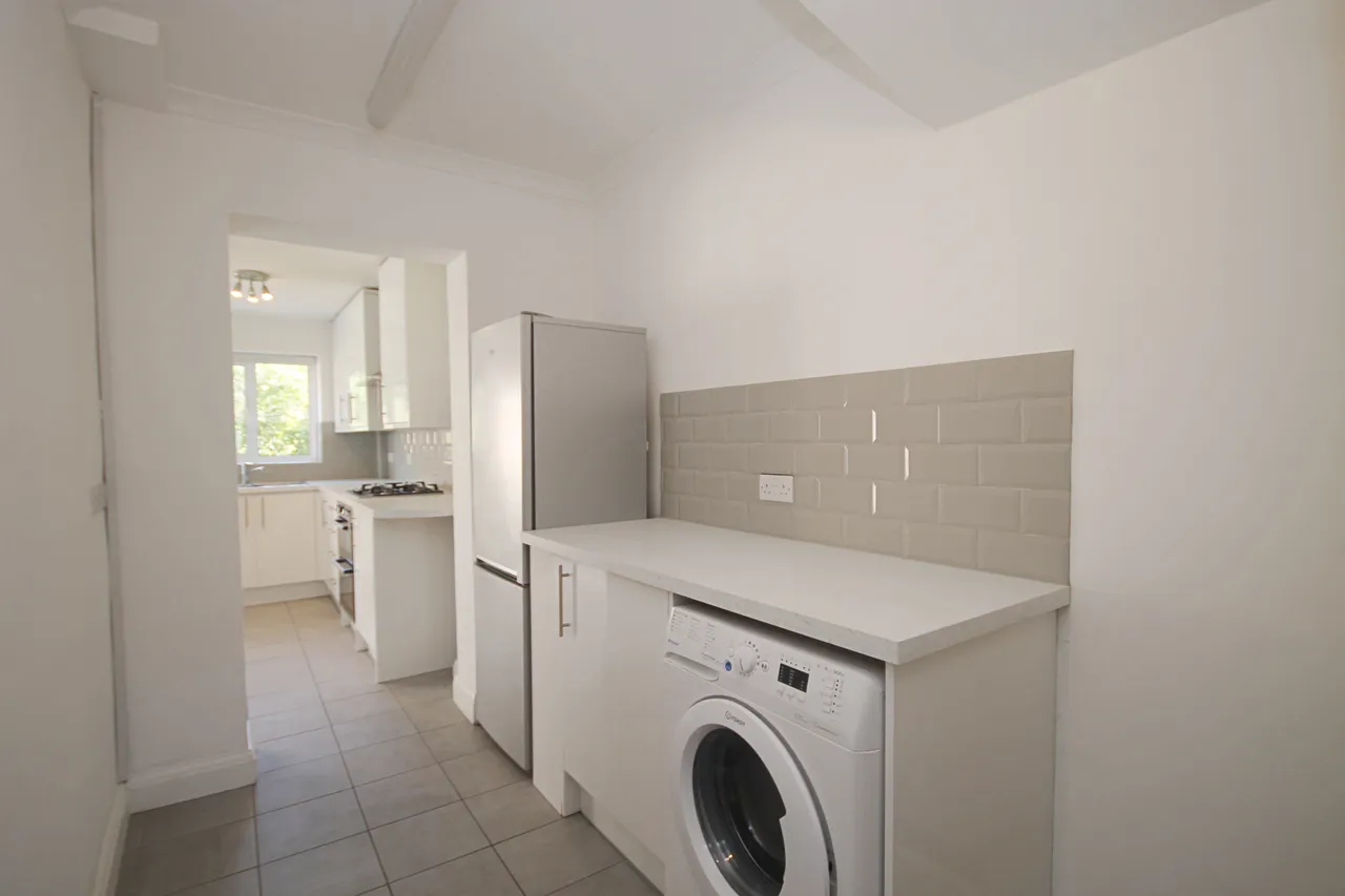 Robin Hood Way, Greenford, UB6, photo 10