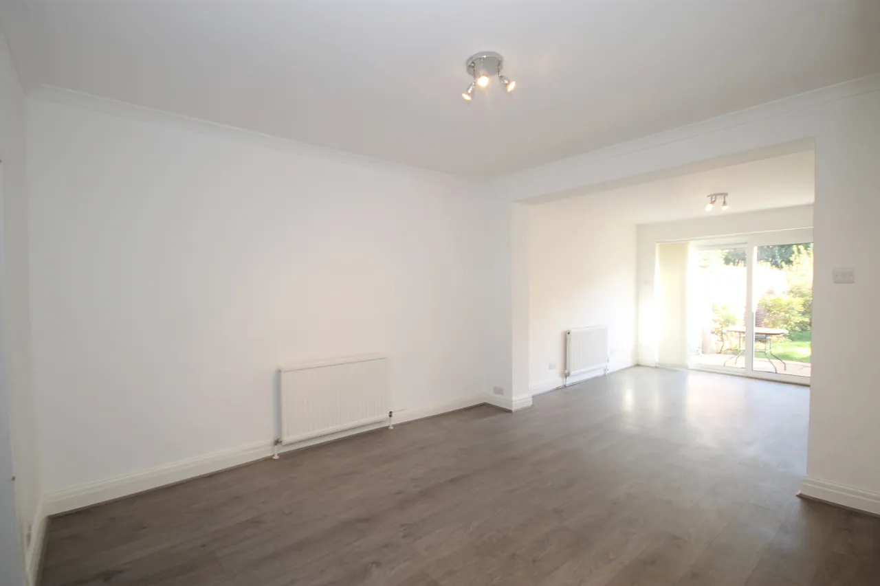 Robin Hood Way, Greenford, UB6, photo 4