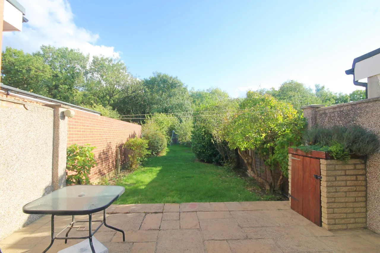 Robin Hood Way, Greenford, UB6, photo 3