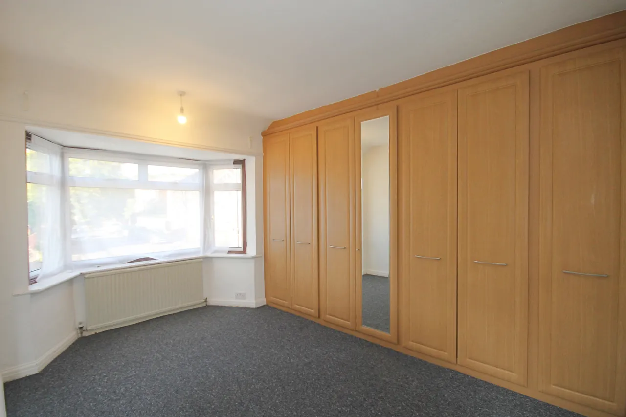 Robin Hood Way, Greenford, UB6, photo 8