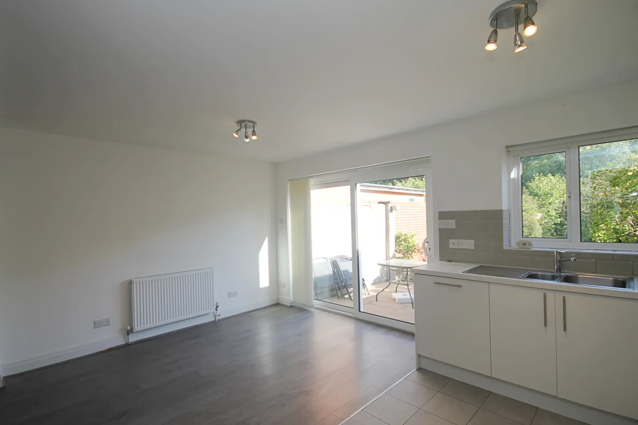 Robin Hood Way, Greenford, UB6, photo 6