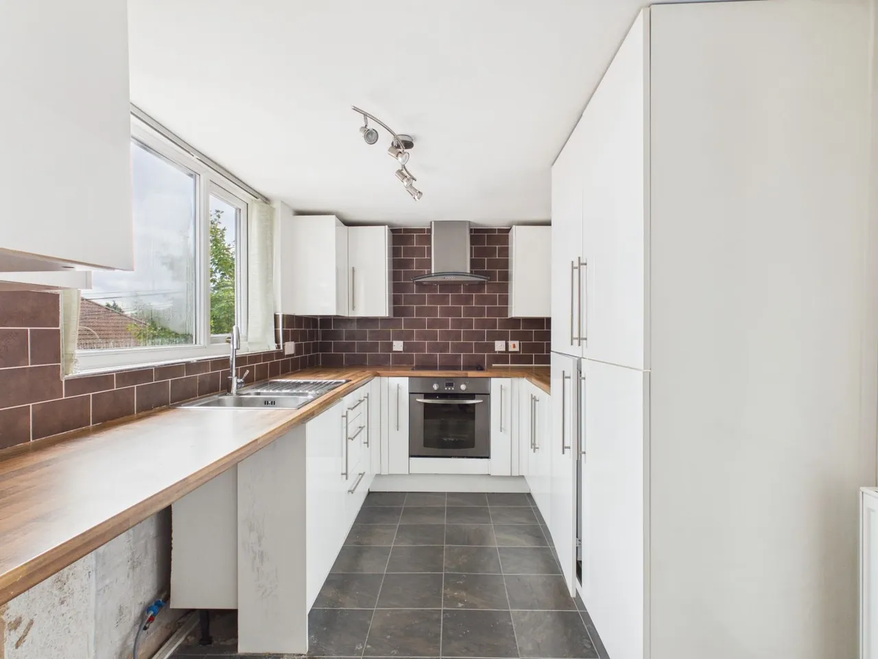 North Road, Droylsden, M43, photo 7