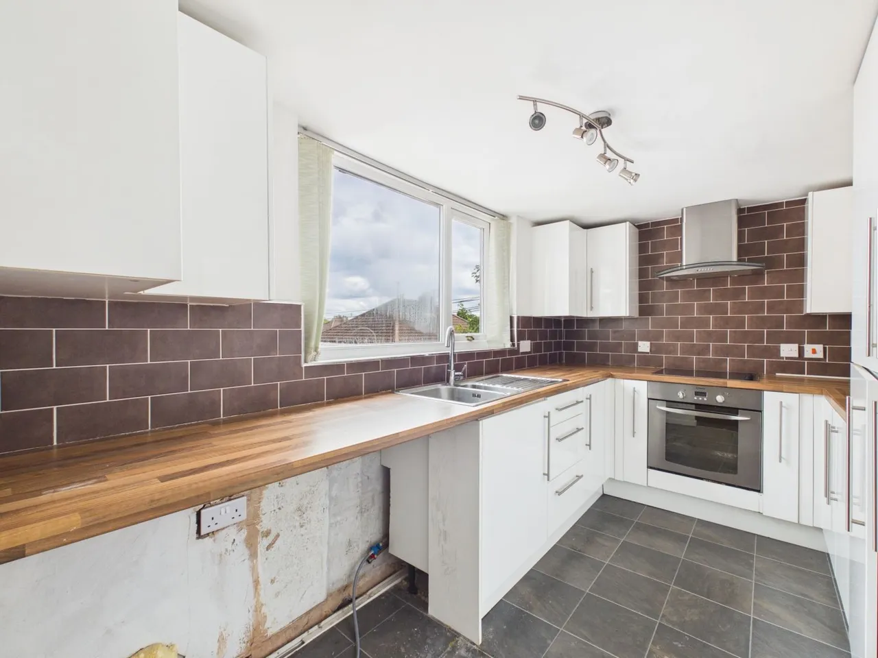 North Road, Droylsden, M43, photo 8