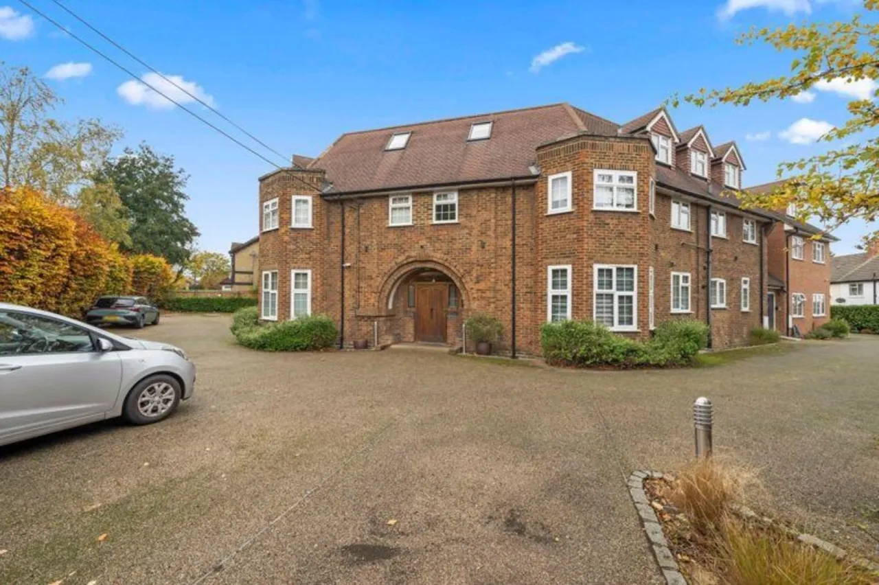 2 bed flat for sale — Montagu Gardens, Wallington