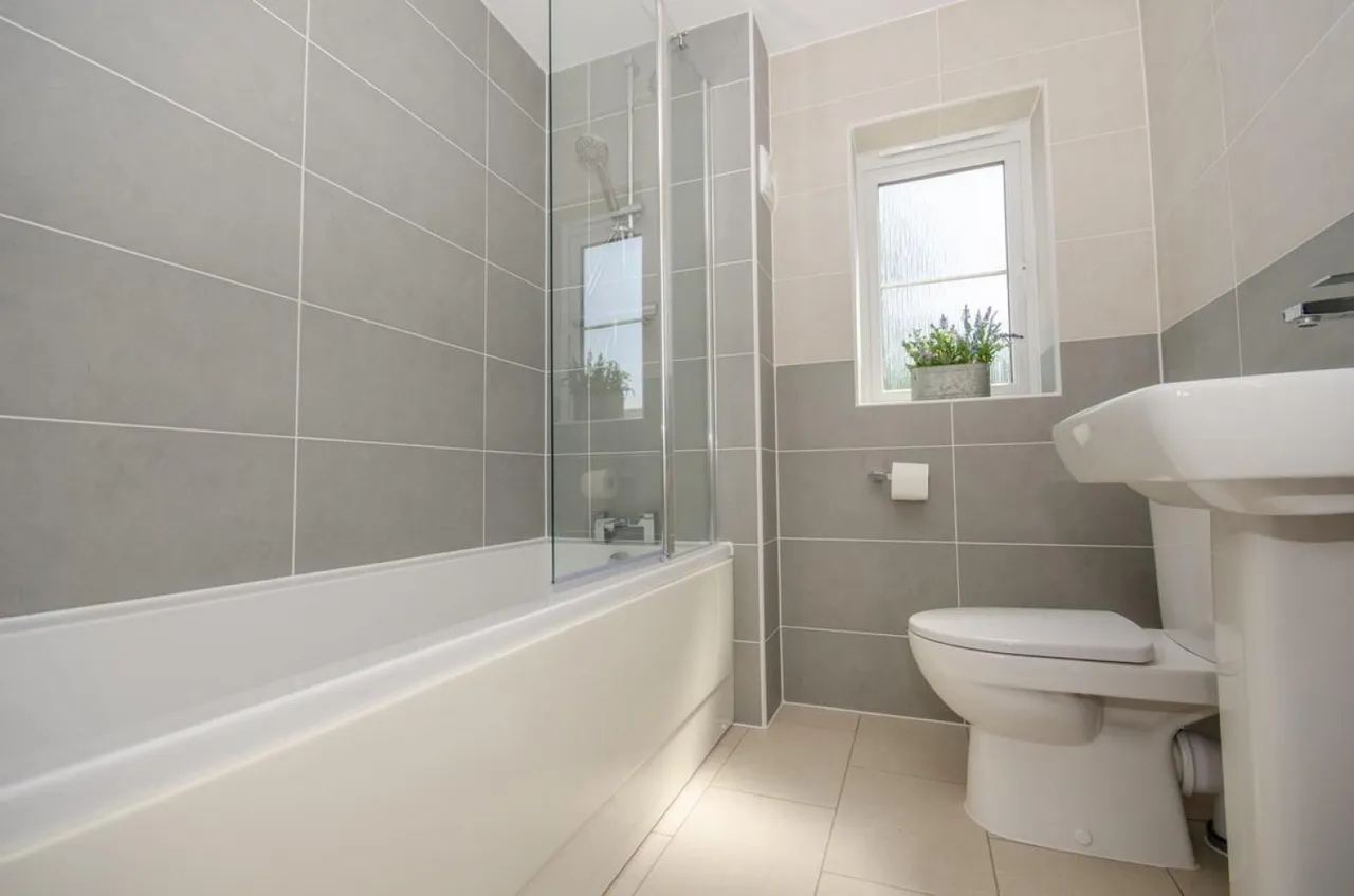 Rowdell Avenue, Coalpit Heath, BS36, photo 16