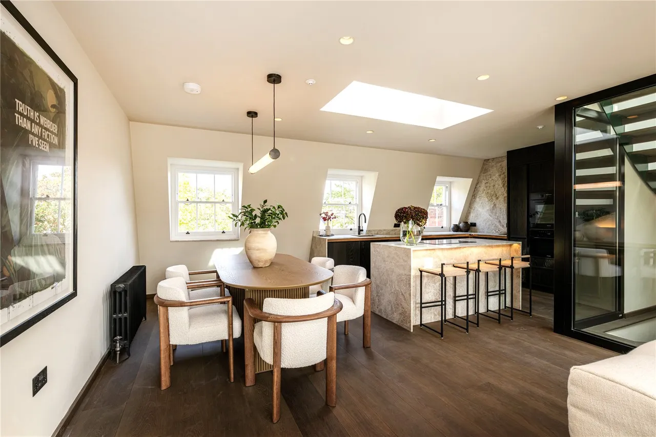 3 bed flat for sale, Brompton Square, Knightsbridge, SW3