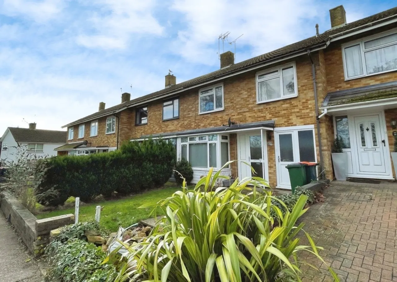 3 bed house for sale — Southgate, Crawley