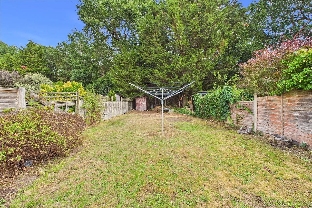 Claydon Road, Horsell, GU21, photo 2